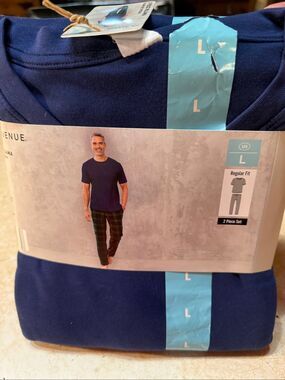 Avenue Men’s pajama set Sz L Navy/Green NWT